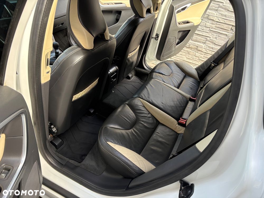 Volvo XC 60 DRIVe R Design - 16