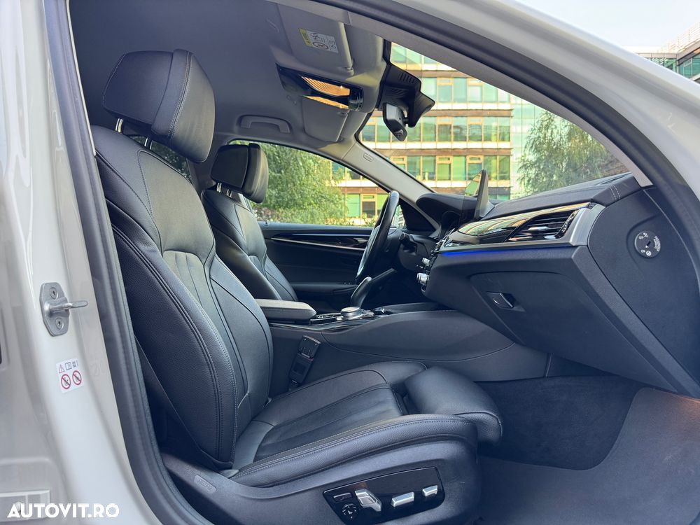 BMW Seria 5 530d xDrive AT MHEV - 38