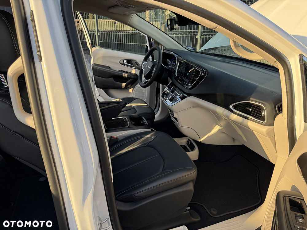 Chrysler Pacifica - 14