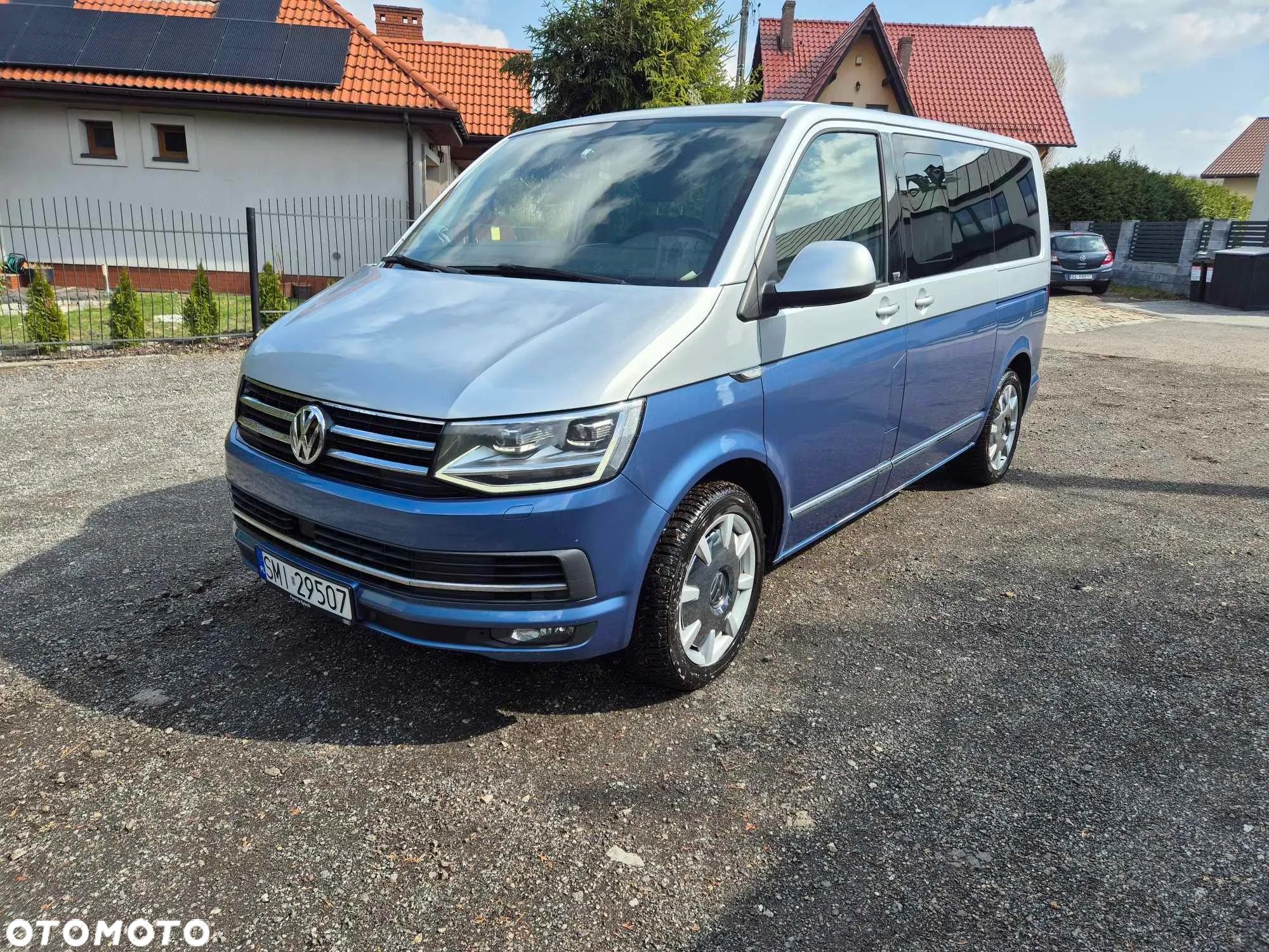Volkswagen Multivan - 1