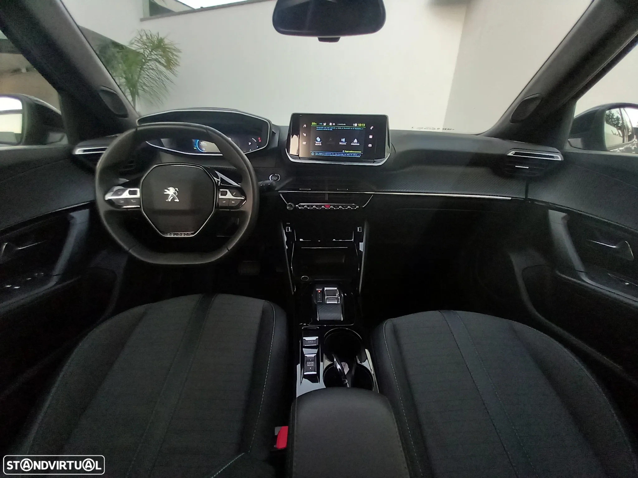 Peugeot e-2008 Allure - 8
