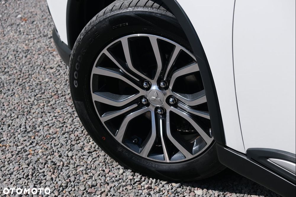 Mitsubishi Outlander - 3