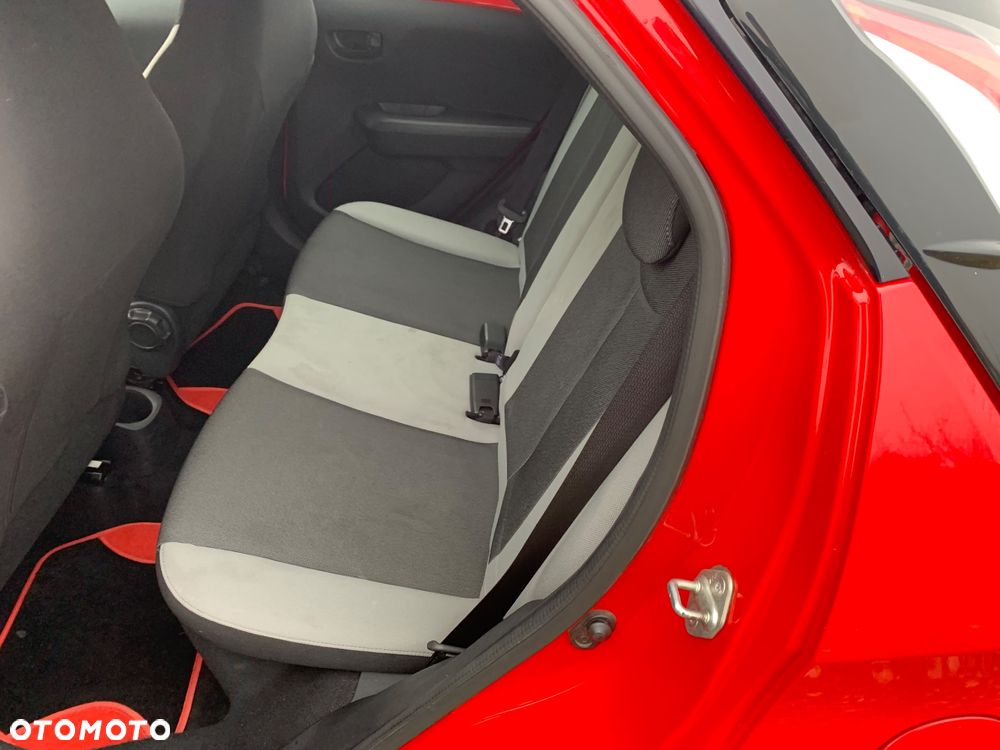 Toyota Aygo x-clusiv - 16