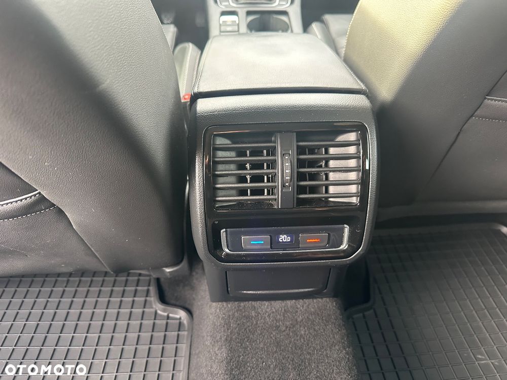 Volkswagen Passat Variant 2.0 TDI (BlueMotion Technology) Highline - 13