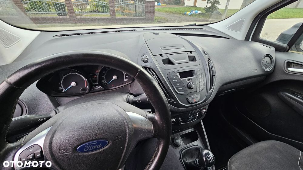 Ford Transit Courier - 35