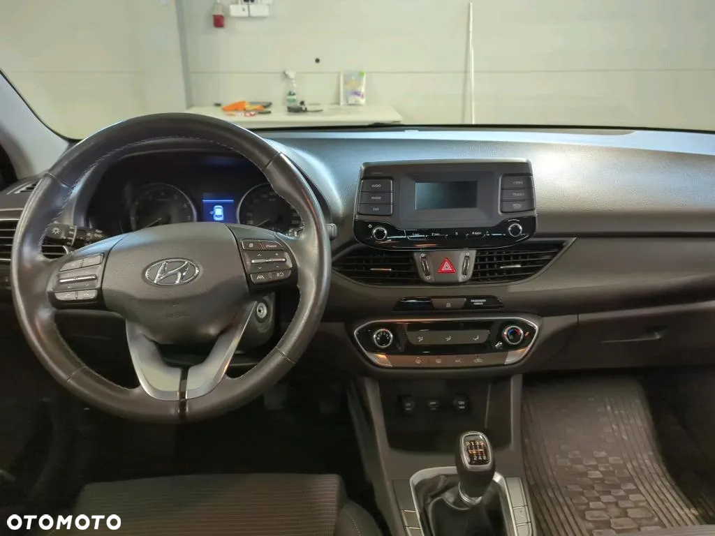 Hyundai i30 1.5 DPI Classic + - 7