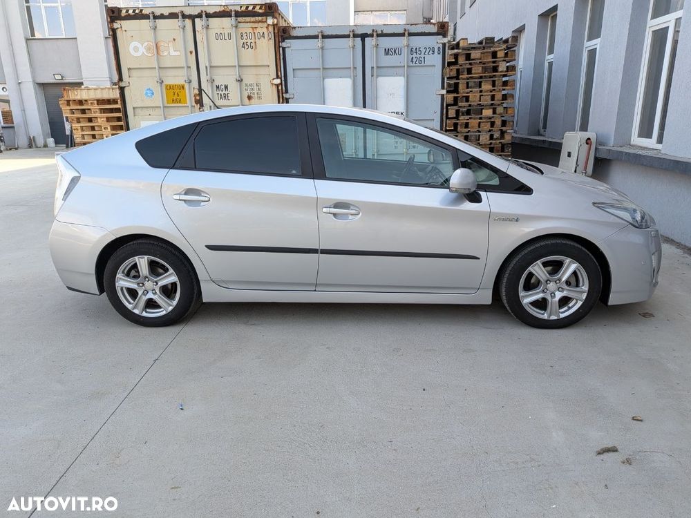 Toyota Prius (Hybrid) Executive - 2