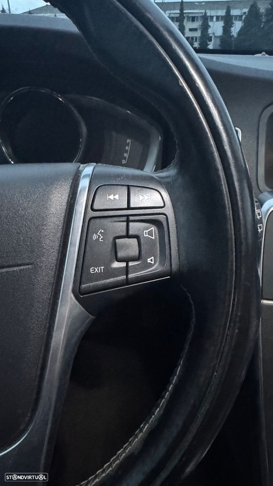 Volvo V60 D6 Plug-In-Hybrid AWD Geartronic Momentum - 11