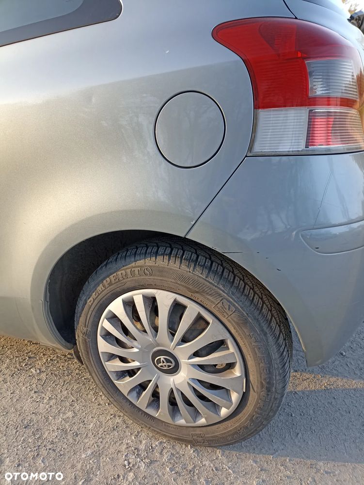 Toyota Yaris - 12