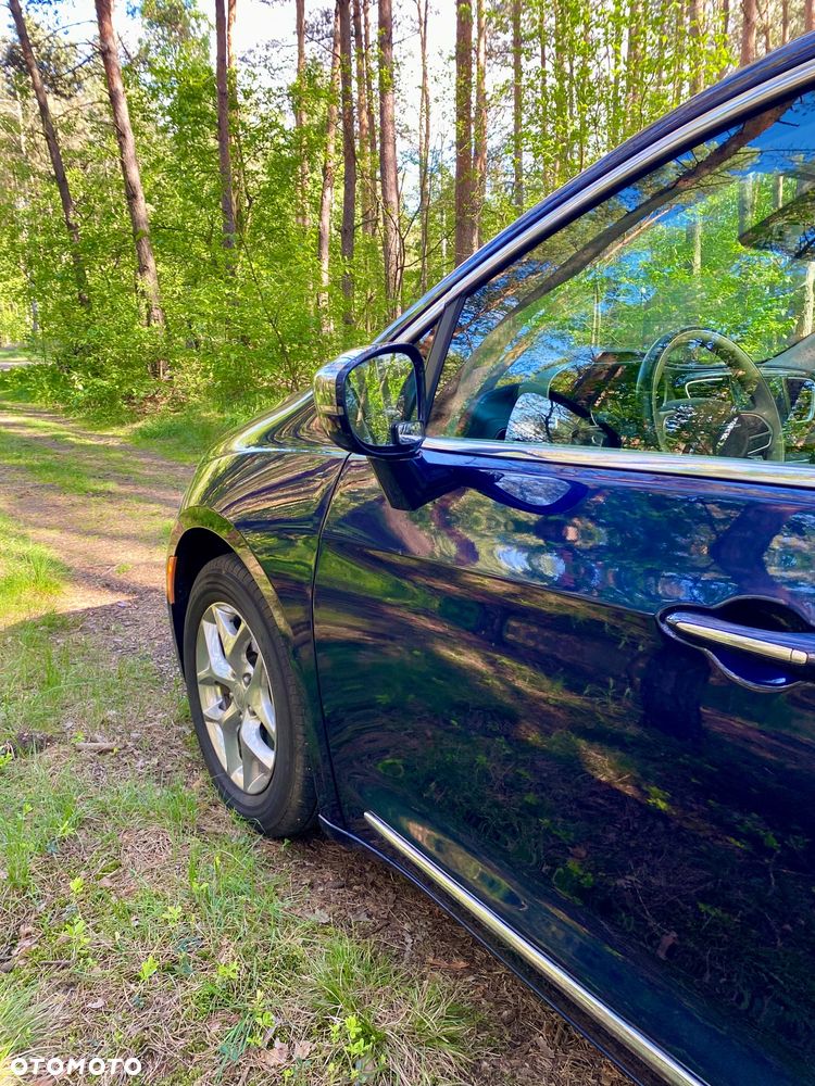 Chrysler Pacifica - 12