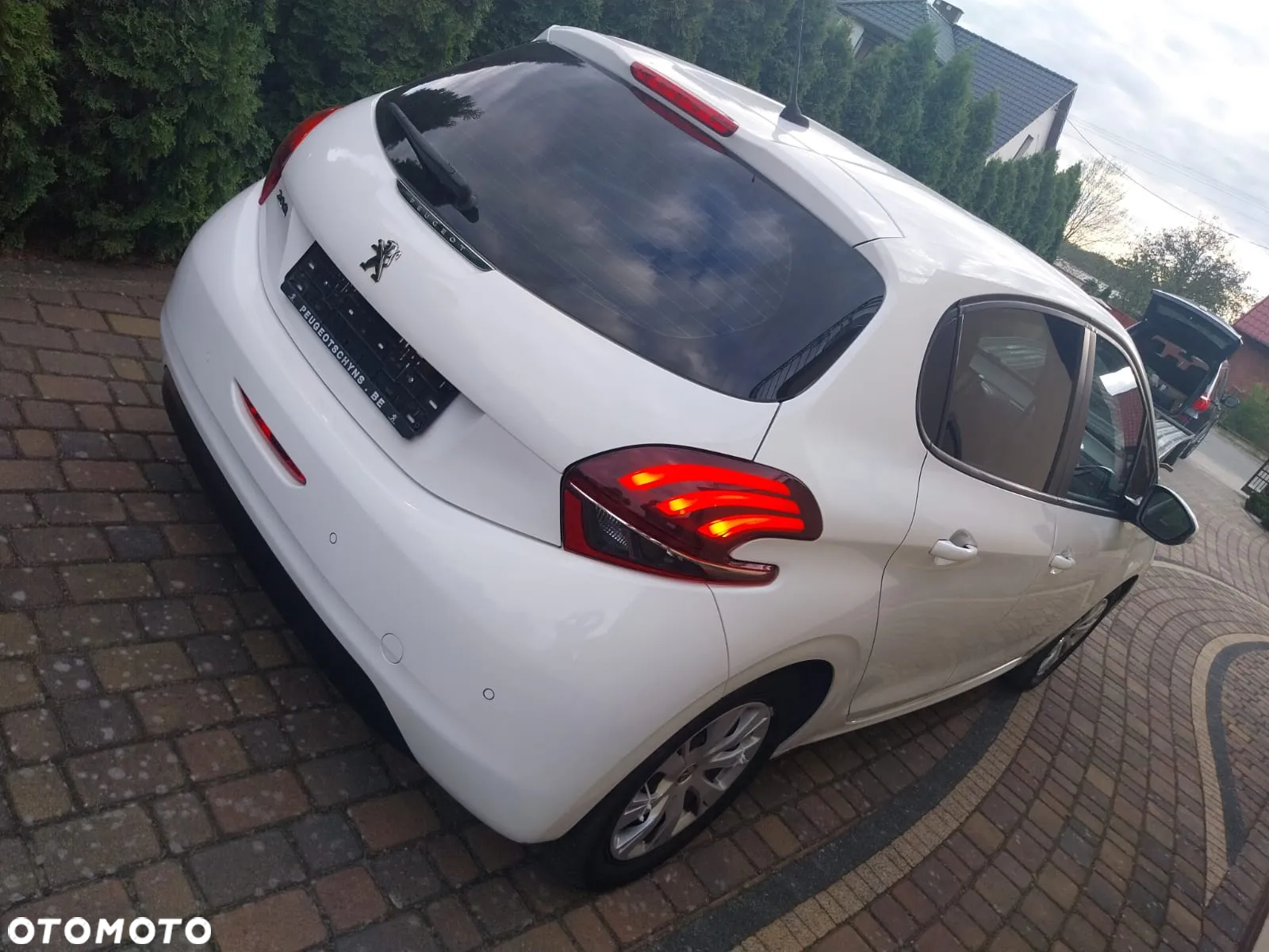 Peugeot 208 - 33