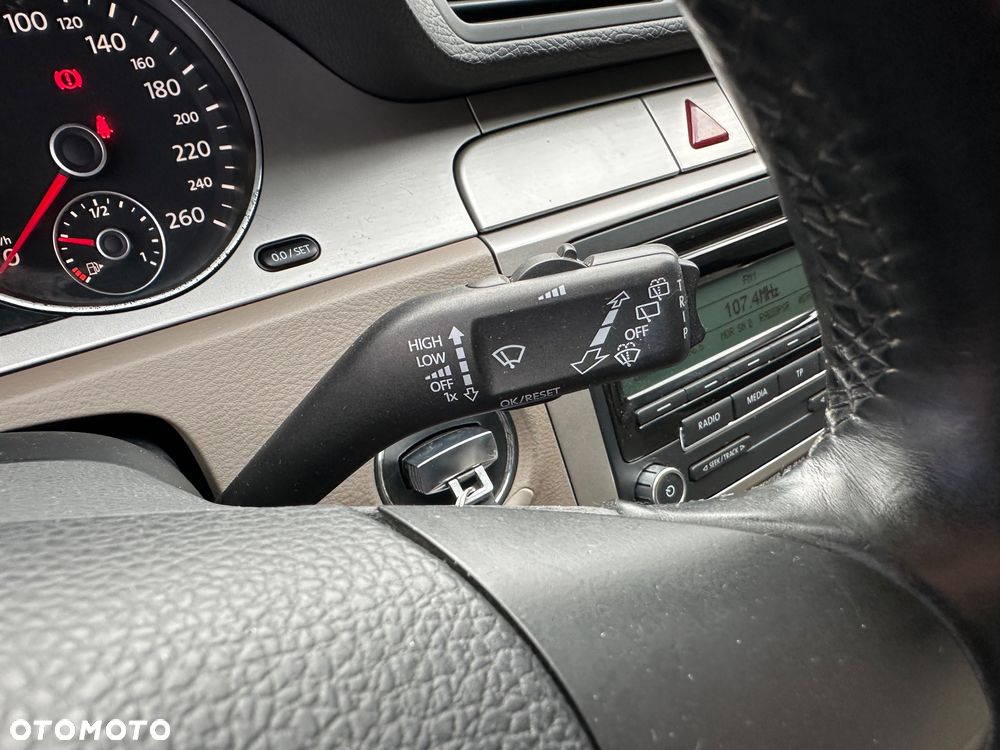 Volkswagen Passat Variant 1.8 TSI Highline - 22