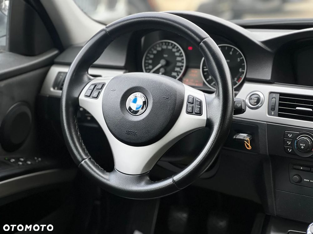 BMW Seria 3 320i - 19