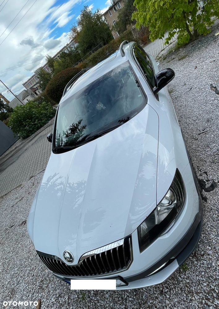 Skoda Superb 2.0 TDI Elegance Outdoor - 2