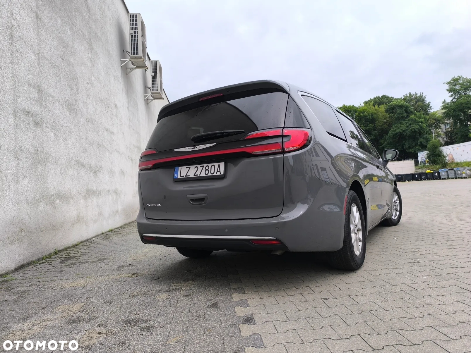 Chrysler Pacifica - 16