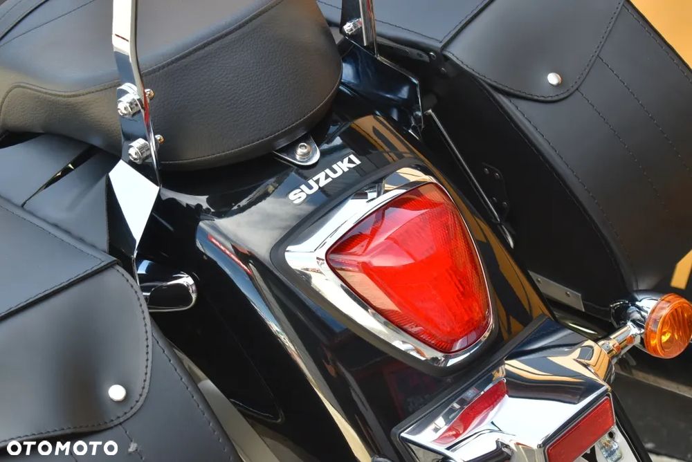 Suzuki Intruder - 16