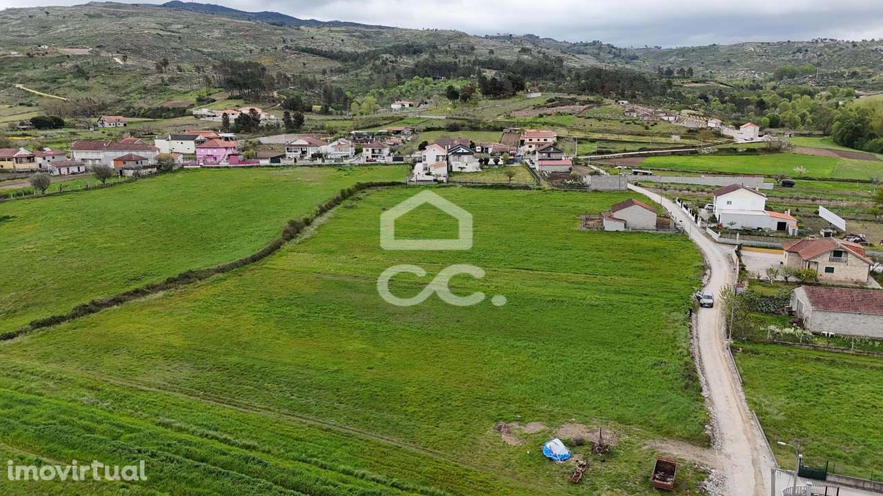 Terreno  para construção, com area para casa terrea numa aldeia tranqu - Grande imagem: 3/10