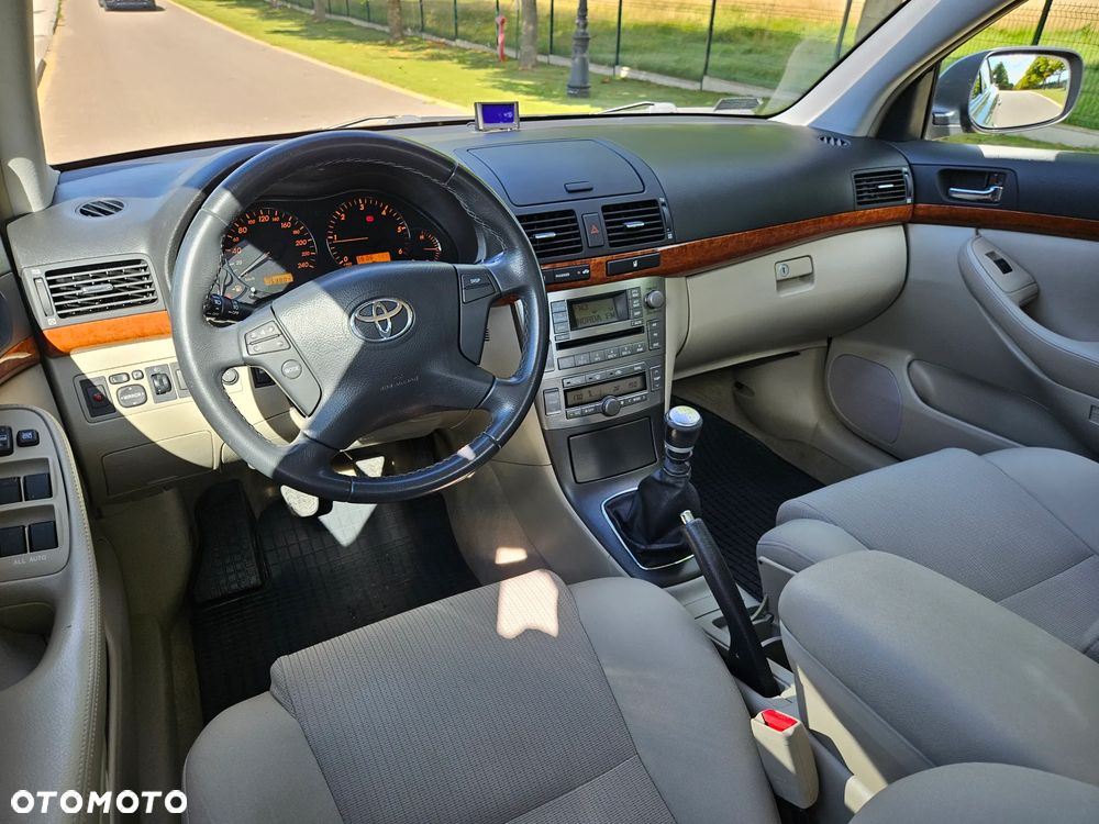 Toyota Avensis 2.0 D-4D Sol - 20