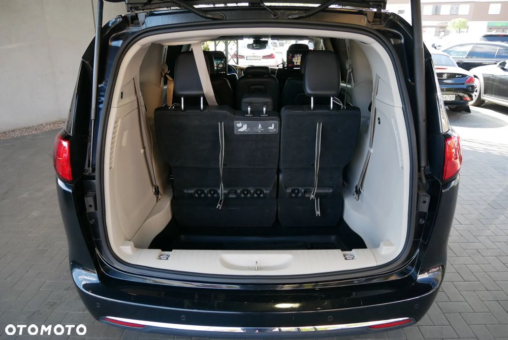 Chrysler Pacifica - 21
