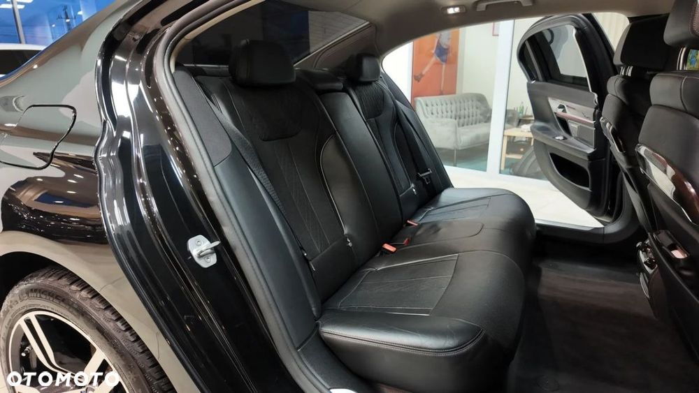 BMW Seria 7 750Li xDrive Edition Exclusive - 31