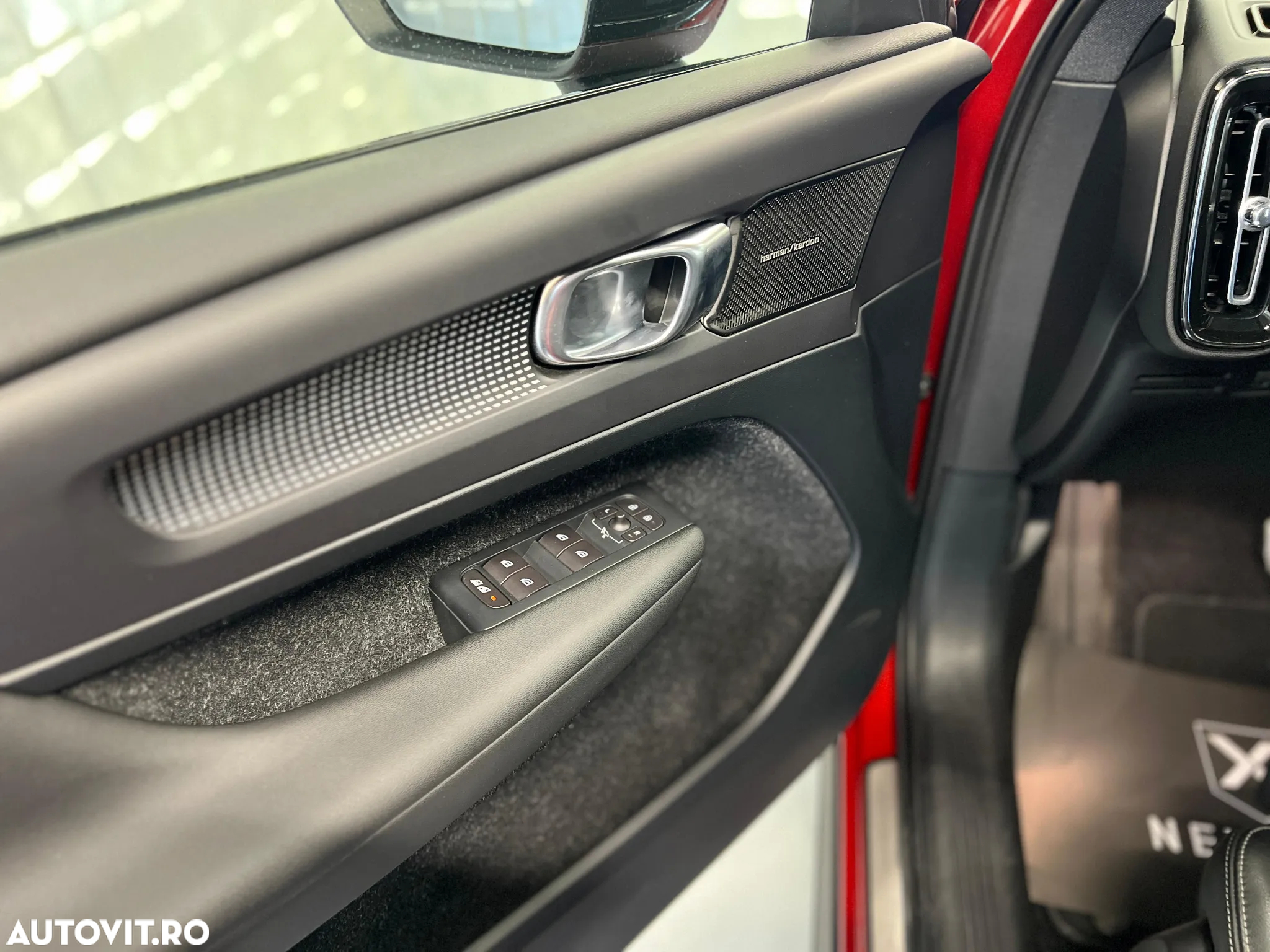 Volvo XC 40 D4 AWD Geartronic R-Design - 9