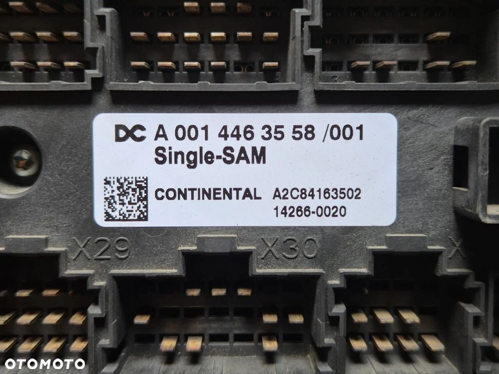 Skrzynka Tablica Modul Plyta bezpiecznikow A0014463558 MERCEDES MP4 - 3