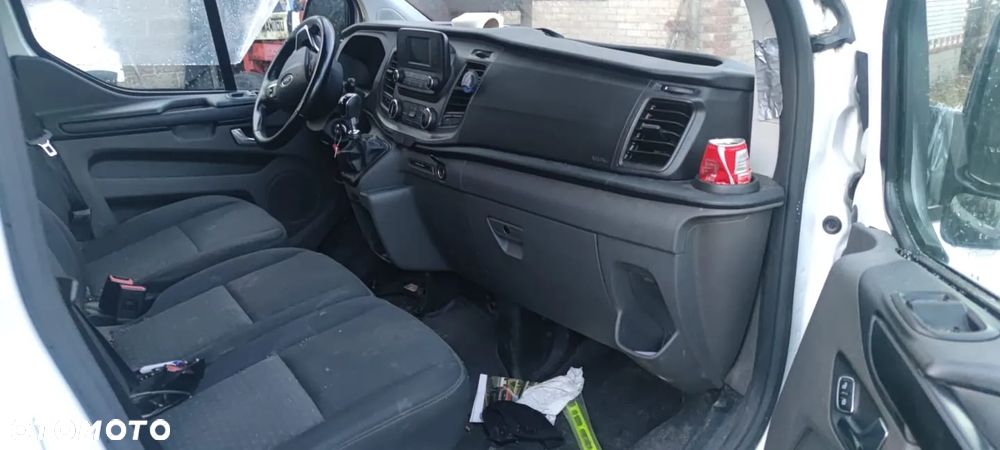 Ford Tourneo Custom - 3