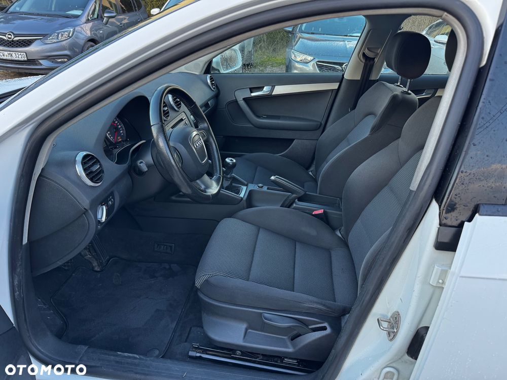 Audi A3 Sportback 1.6 Ambiente - 24