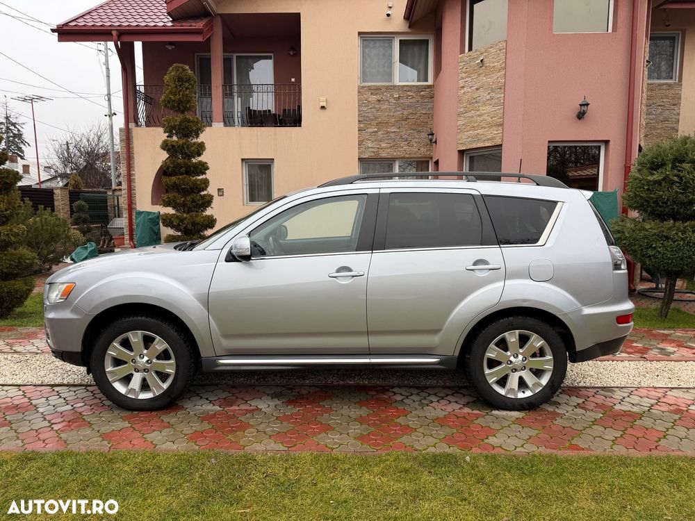 Mitsubishi Outlander - 4