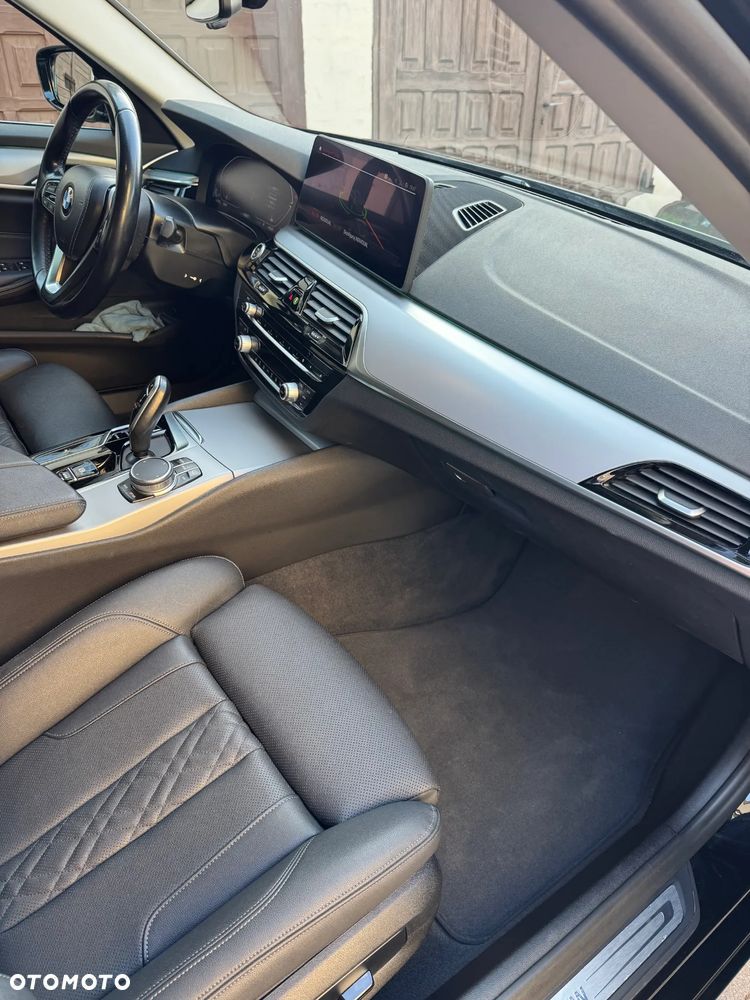 BMW Seria 5 520d xDrive - 7