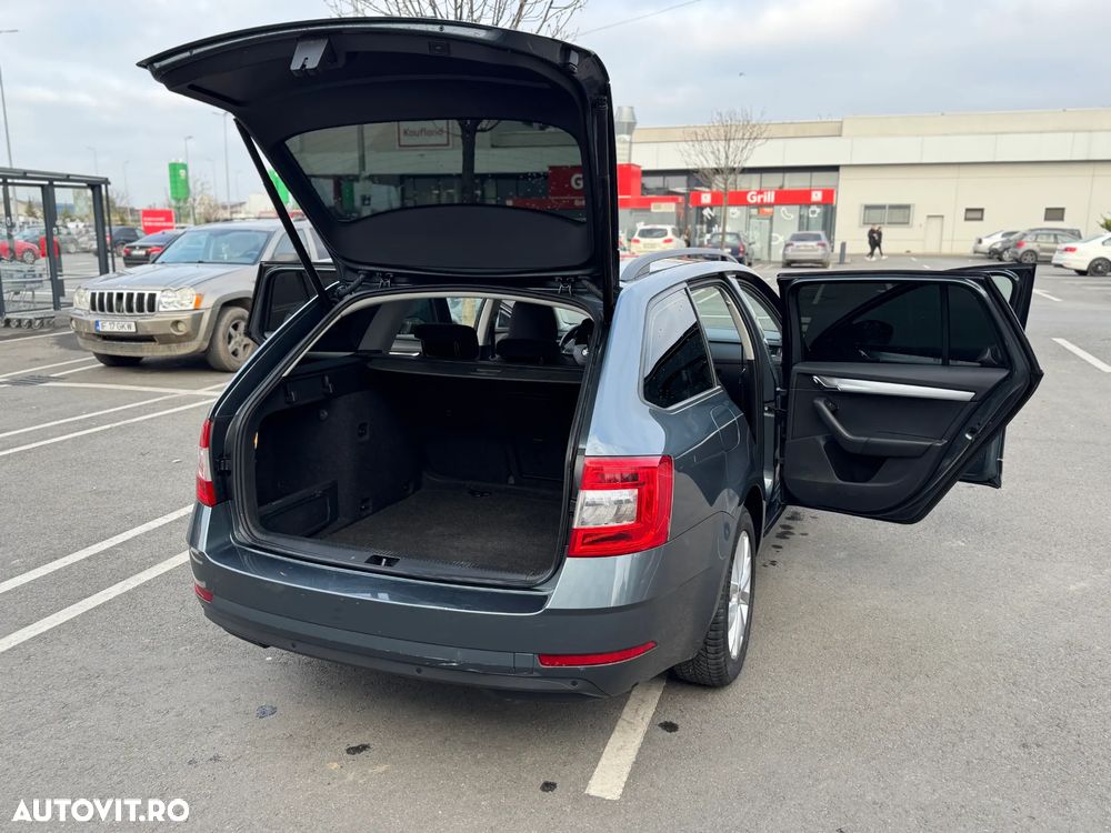 Skoda Octavia Combi 2.0 TDI DSG 4X4 Style - 6
