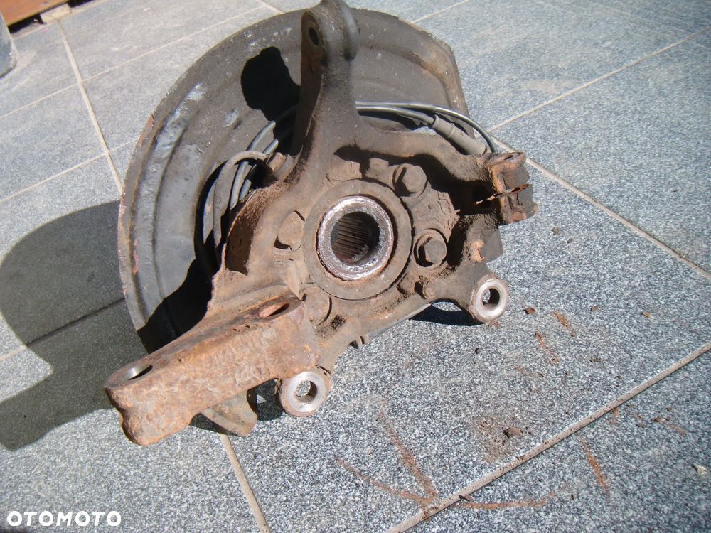 nissan juke f15 1.2 dig-t piasta zwrotnica prawy przód - 2