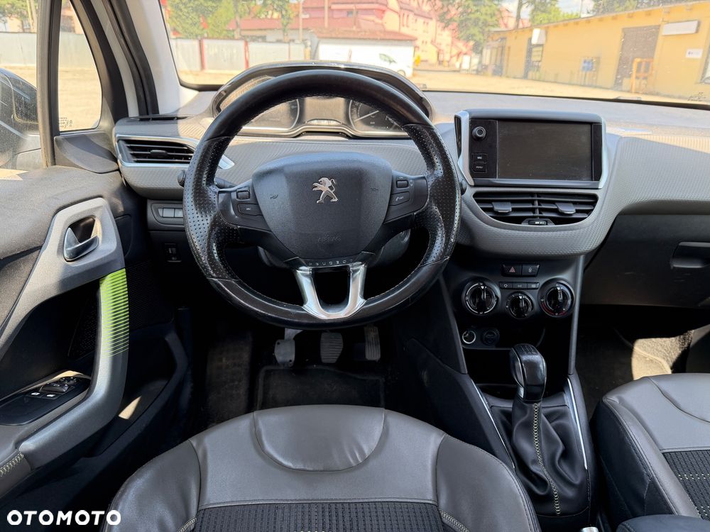 Peugeot 208 - 13