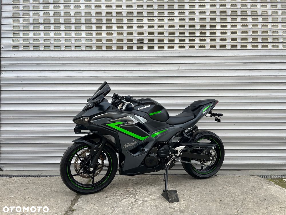 Kawasaki Ninja - 32