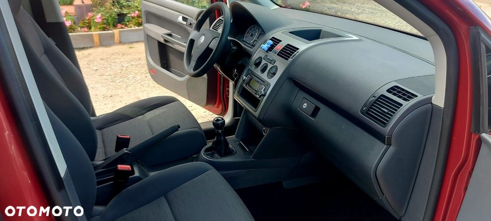 Volkswagen Touran 1.6 Conceptline - 20