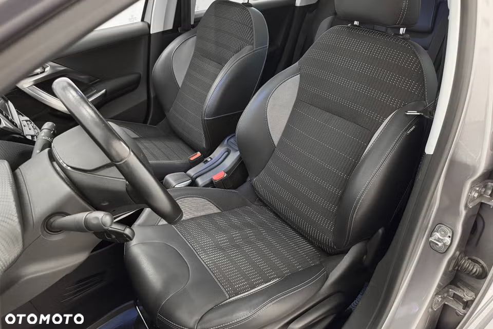 Peugeot 2008 1.2 Pure Tech Allure S&S EAT6 - 11