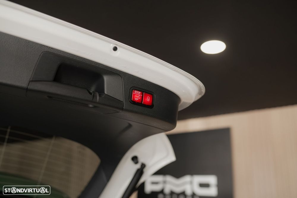 Mercedes-Benz EQA 300 4Matic AMG Line - 48