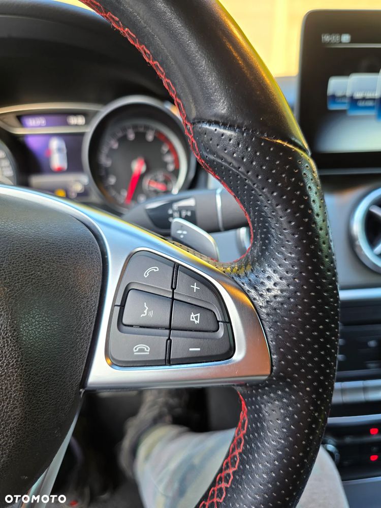 Mercedes-Benz CLA 180 7G-DCT AMG Line - 37