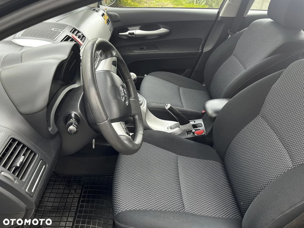 Toyota Auris 1.33 VVT-i Terra - 7