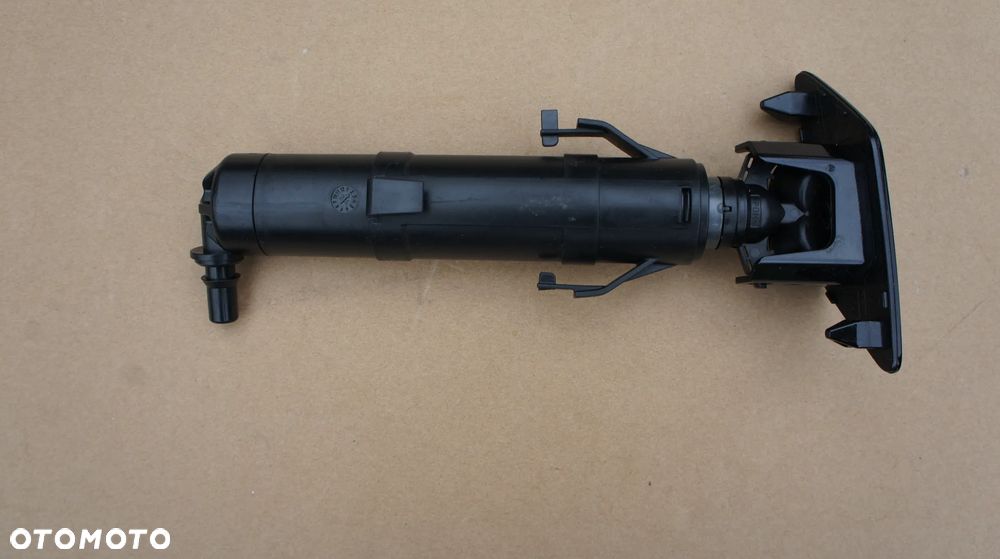 PRAWY SPRYSKIWACZ ZAŚLEPKA LAMPY VW TOURAN III 5TA - 3