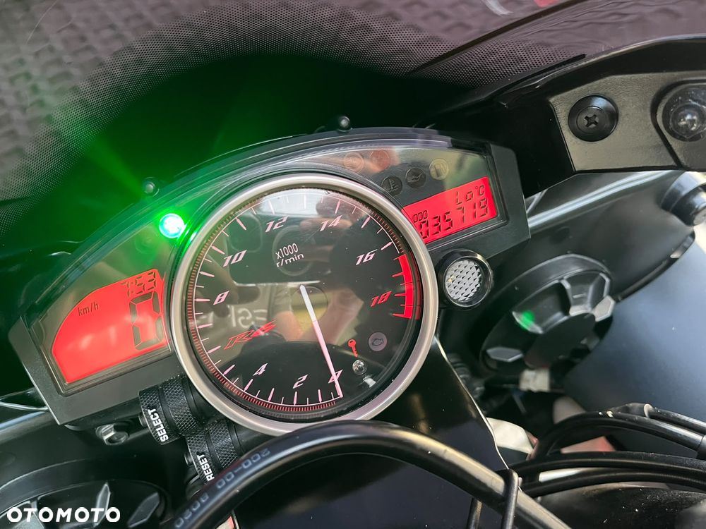 Yamaha R6 - 15
