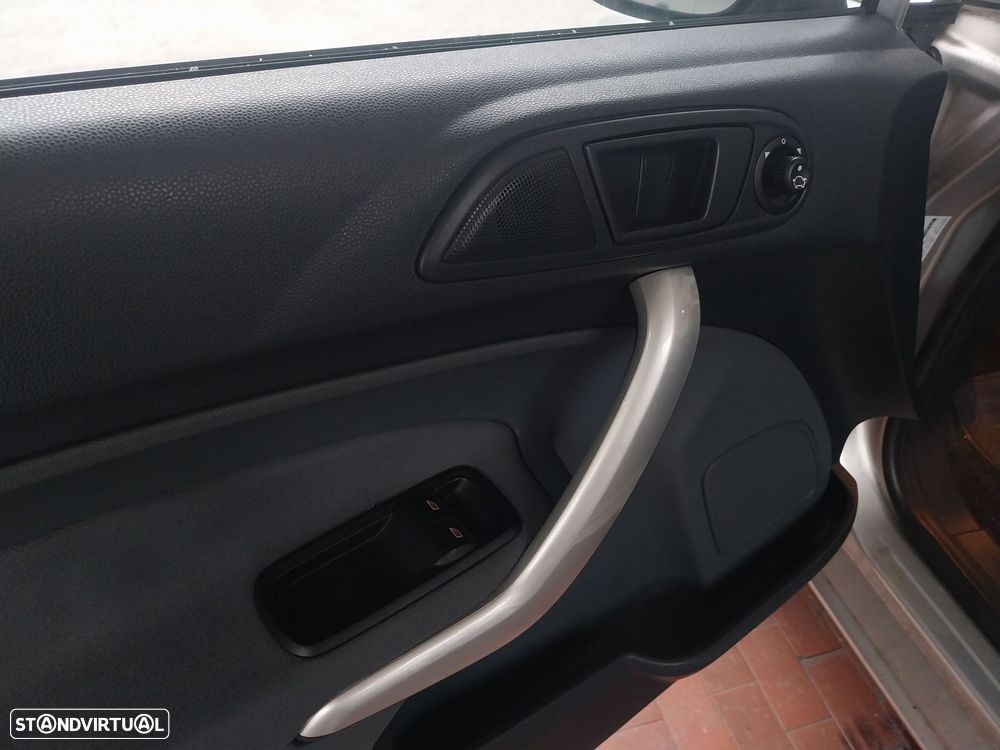Ford Fiesta 1.4 TDCI Titanium - 3