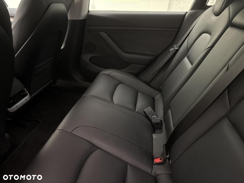 Tesla Model 3 - 21