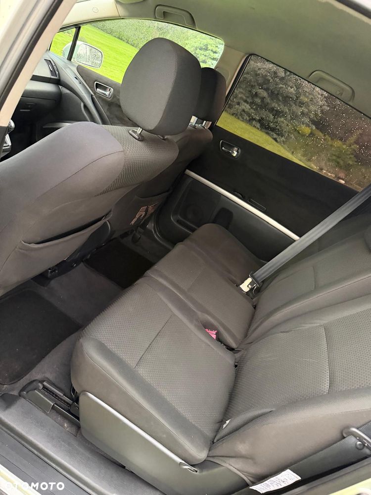 Toyota Corolla Verso - 11