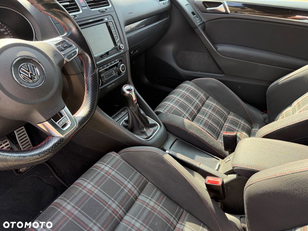 Volkswagen Golf 2.0 GTI adidas - 23