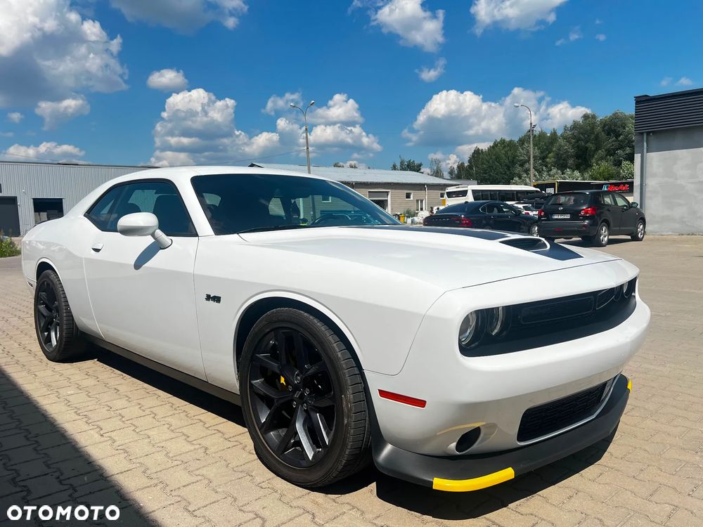 Dodge Challenger - 1