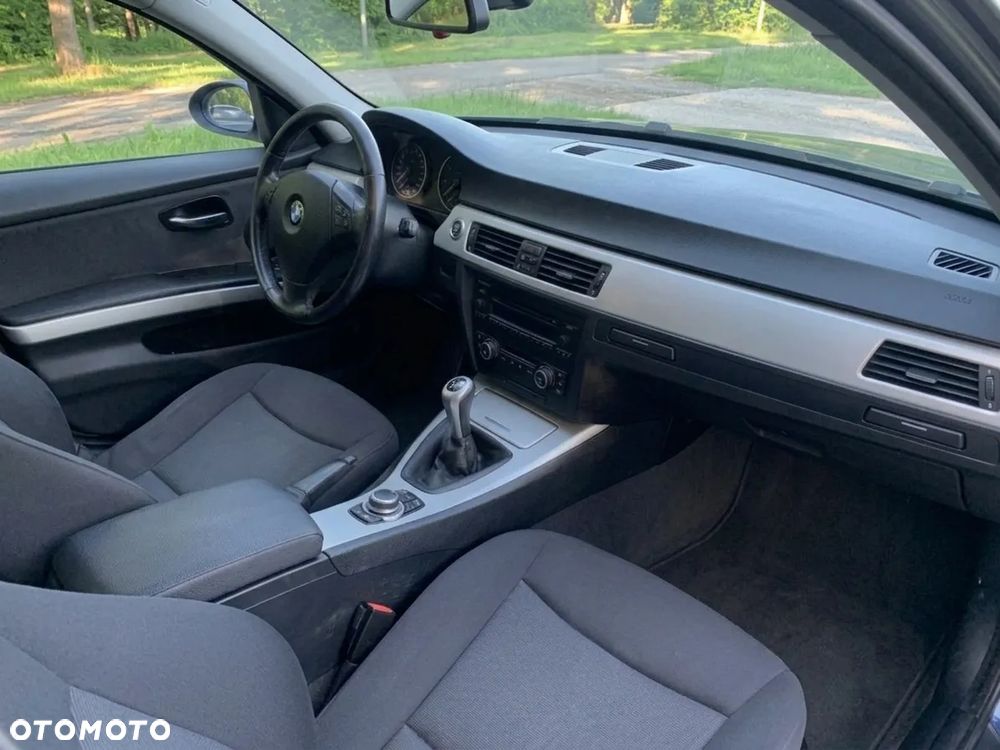 BMW Seria 3 318i - 13