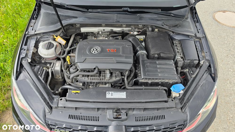 Volkswagen Golf - 6