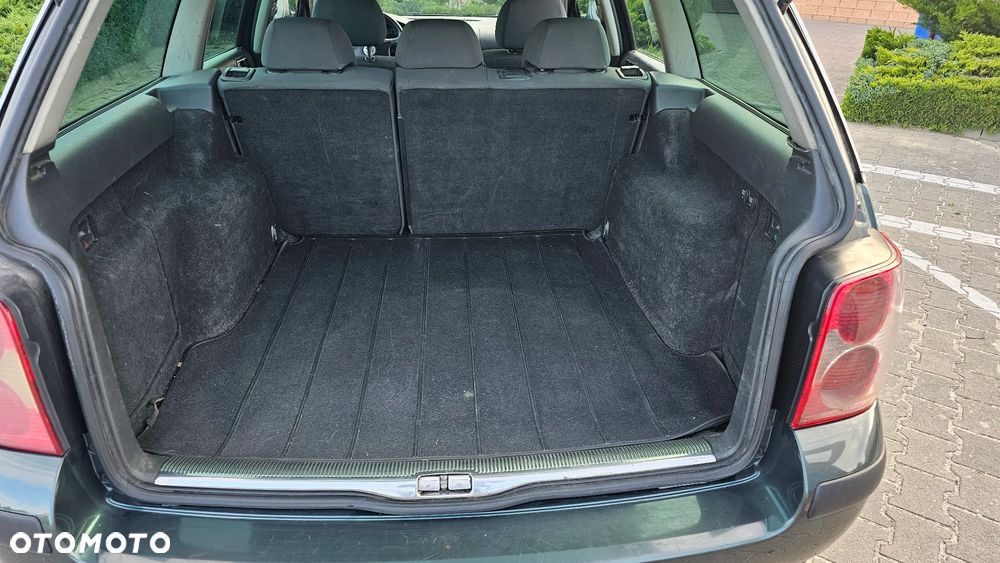 Volkswagen Passat 1.9 TDI Basis - 11
