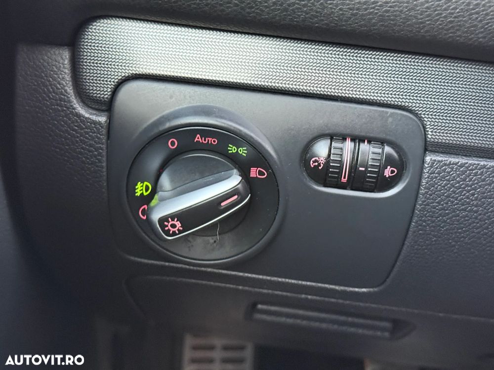 Volkswagen Golf 2.0 TDI DPF 4Motion Highline - 23